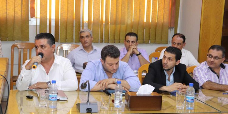 وزير الزراعة يناقش هموم ومشاكل ومصاعب تربية الدواجن مع مربي الدواجن قطنا: السماح لمستوردي الأعلاف بالاستيراد من خارج المنصة ورفع معدلات التمويل من المصرف الزراعي