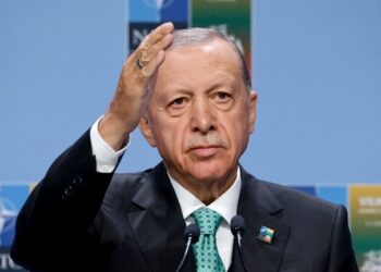 صحيفة: أردوغان يتبنى آلية ثلاثية لضم حلب لـ”خارطة الطريق” وعودة مئات آلاف اللاجئين السوريين إليها