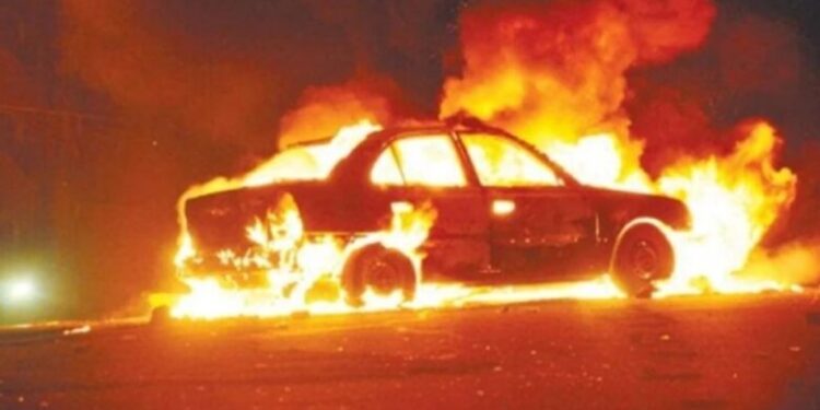سيارة-تحترق