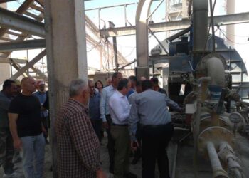 بعد وضعه بالخدمة :وزير الصناعة يطلع على  الخط الثالث في اسمنت عدرا  ويؤكد على ضرورة وضع خطط مستقبلية لرفع الطاقة الإنتاجية