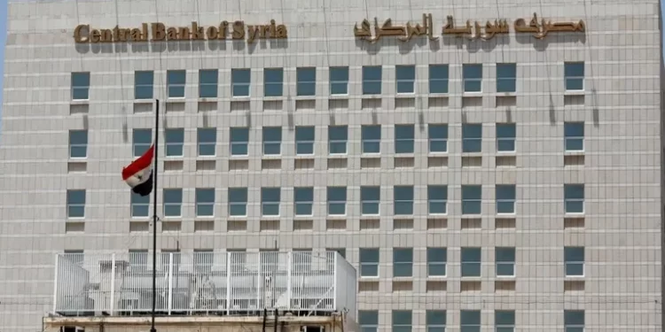 خبير اقتصادي يتهم إدارة مصرف سورية المركزي بالتسبب بانهيار سعر صرف الليرة