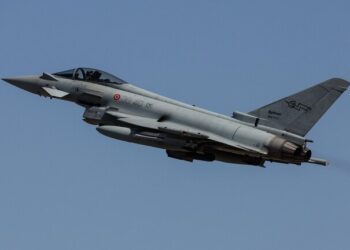 الدفاع الروسية: مقاتلة سو-27 تمنع طائرات حربية بريطانية من انتهاك أجواء البلاد فوق البحر الأسود