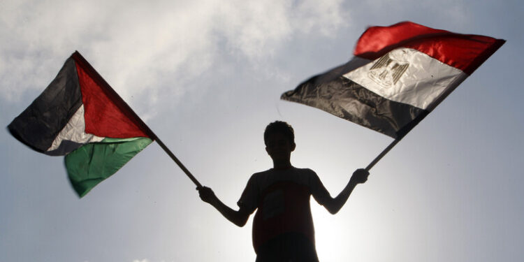 خطة إسرائيلية جديدة لمصر لتوطين أهالي غزة في سيناء.. شطب كافة ديون مصر أمام البنك الدولي