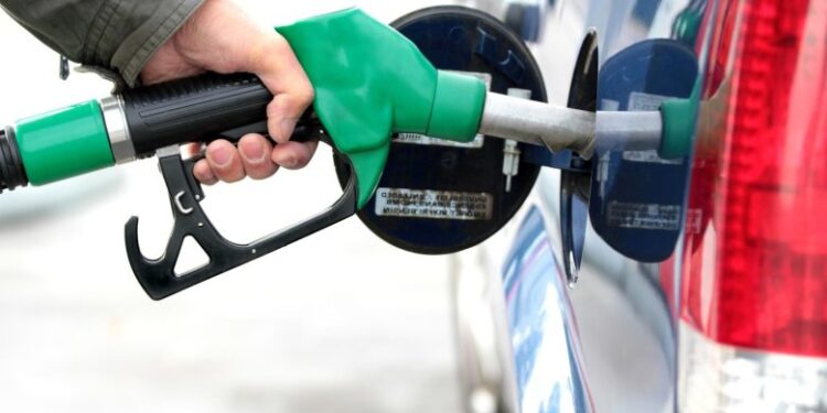 في شي غريب: تخفيض سعر البنزين والمازوت