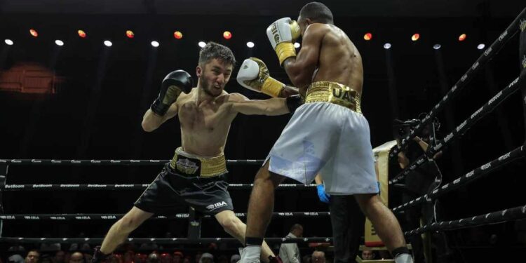 في”ليلة أبطال الملاكمة الدولية” بدبي الروسي “باتيرجازييف” يفوز بلقب بطولة العالم الأولى