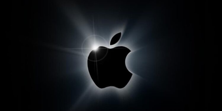 بعد فضيحة كبيرة.. آبل تدفع مبلغاً كبيراً لمستخدمي “آيفون”!