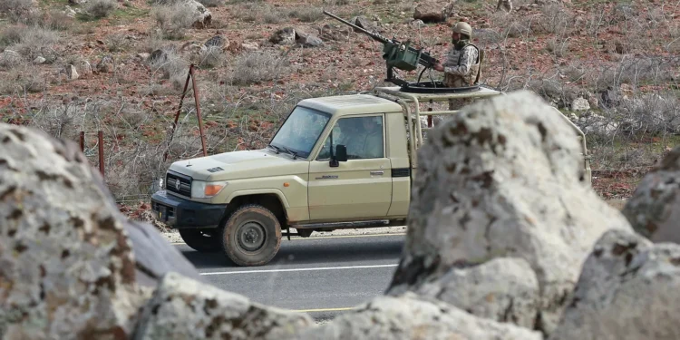 إعلام: الأردن يقصف مخابئ ومستودعات تجار مخدرات في جنوب سوريا