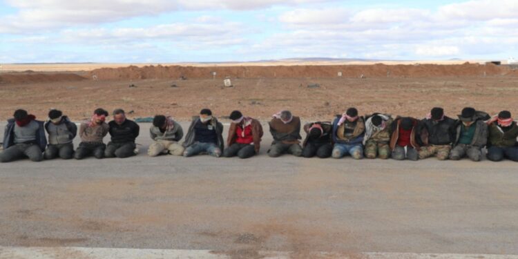 الأردن ينهي اشتابكات طولة على حدود سوريا باعتقال 15 مهرّبًا