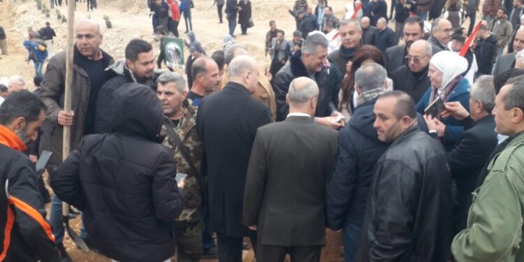 بمشاركة رسمية وشعبية .. غرفة زراعة دمشق وريفيها تساهم بحملة تشجير في جبل قاسيون بدمشق