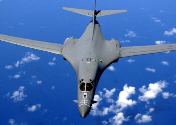 قصفت سوريا والعراق.. هذه أبرز المعلومات عن “قاذفة B-1” الأميركية