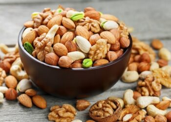المكسرات قادرة على خفض مستوى الكوليسترول في الدم