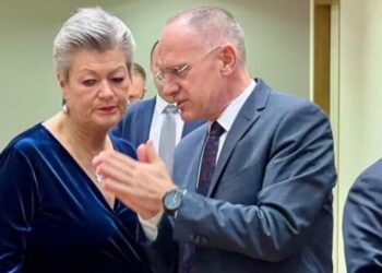 “دمشق آمنة”.. وزير داخلية النمسا يدعو لمناقشة ترحيل اللاجئين السوريين