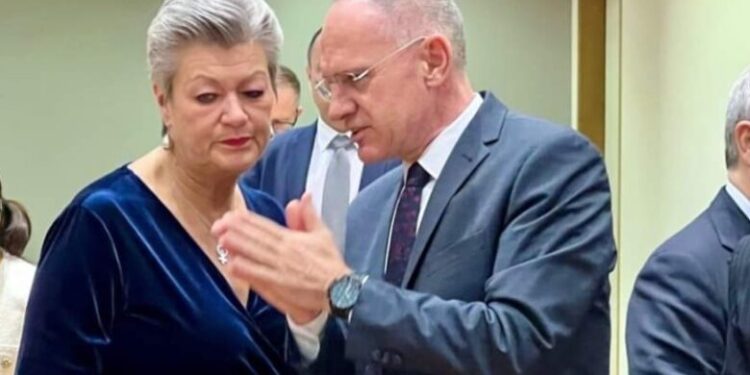 “دمشق آمنة”.. وزير داخلية النمسا يدعو لمناقشة ترحيل اللاجئين السوريين