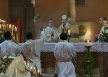 مسيحيو غزة يحيون أحد الشعانين بكنيسة القديس برفيريوس