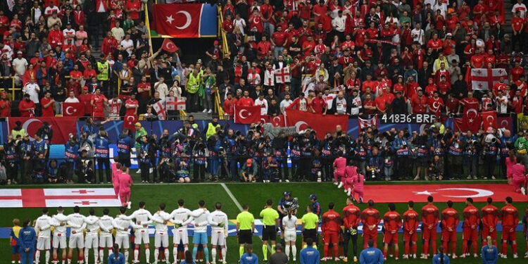 شاهد.. معركة بين مشجعي تركيا وجورجيا في “يورو 2024”