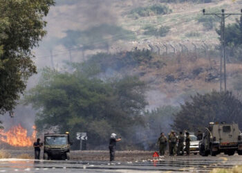 وزير إسرائيلي يهدد بالقضاء على حزب لبناني حال اندلاع “حرب شاملة”