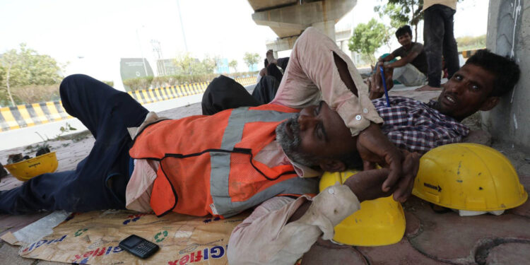 موجة حارة تقتل 5 أشخاص في العاصمة الهندية