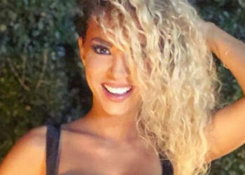 تزوجت للمرة الثانية من رجل أعمال أردني.. ممثلة لبنانية تستمتع بوقتها داخل حوض السباحة