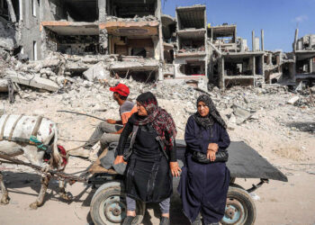 دبابات إسرائيلية تقتحم أحياء مدينة غـ.,زة وسط قصف عنيف