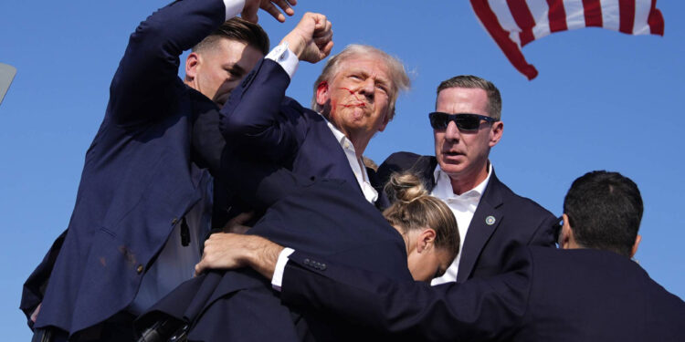 ترمب ينجو من محاولة اغتيال… ومقـ.,تل منفذ «الهجوم»