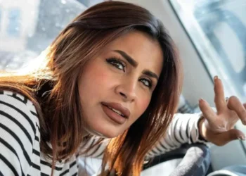 سائقة الكيا.. شابة تحارب من أجل لقمة العيش في هذا البلد العربي