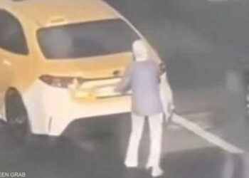 فتاة تركل سائق تاكسي في الأردن.. فيديو يشعل الإنترنت