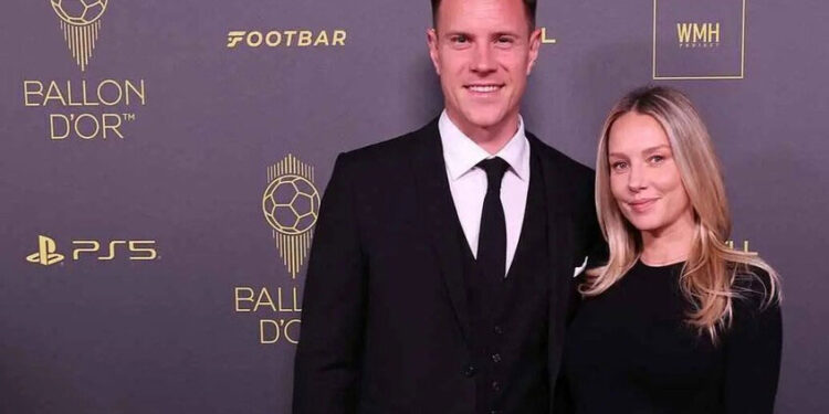 “خانته مع المدرب”.. انفصال حارس مرمى برشلونة عن زوجته بفضيحة مدوية