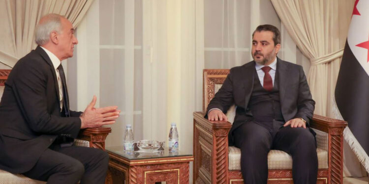 “الخارجية” تعيد هيكلة السفارات والبعثات السورية