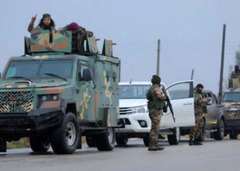 200 دولار للمتزوج.. هل بدأ توحيد الرواتب في الجيش السوري؟