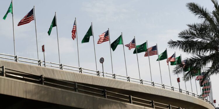 زيارة «تاريخية» لترمب… وقمة خليجية أميركية في الرياض