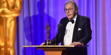 وفاة لالو شيفرين مؤلف موسيقى «مهمة مستحيلة» عن 93 عاما