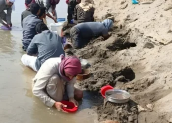 البحث عن الذهب على ضفاف الفرات تستنفر أهالي شرق الرقة