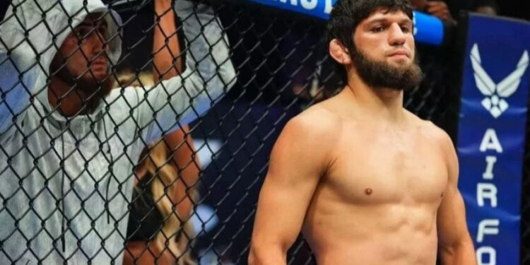 كمين و10 رصاصات.. محاولة اغتيال بطل MMA خيزاريف في داغستان (فيديو)