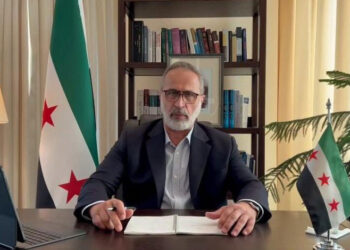 “سورية في خطر”.. معاذ الخطيب ينشر رؤيته لمعالجة “الأزمة السورية” الحالية