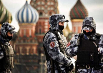 اعتقالات وهروب مسؤولين.. ماذا يحدث في موسكو؟