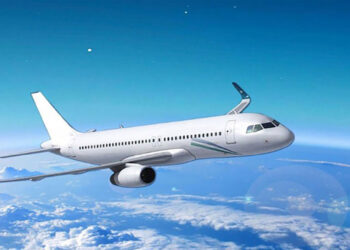 على متن طائرة… مشاجرة عنيفة بسبب طفل!