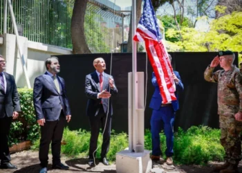 هل تتسبب يمينية متطرفة قريبة من ترمب في إقالة برَّاك من ملف سوريا؟