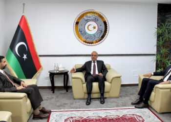 “الخارجية ” تبدأ إصدار تذاكر المرور للسوريين في ليبيا