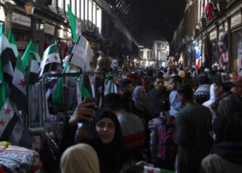 باحث اقتصادي ينتقد أداء الحكومة السورية : “ملامح المراهقة الاقتصادية بدأت تظهر”