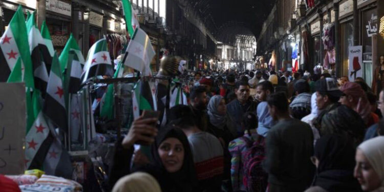 باحث اقتصادي ينتقد أداء الحكومة السورية : “ملامح المراهقة الاقتصادية بدأت تظهر”