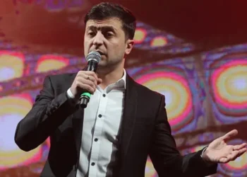 زيلينسكي ما بين فاسد مدان أو مهرج بعد نهاية العرض