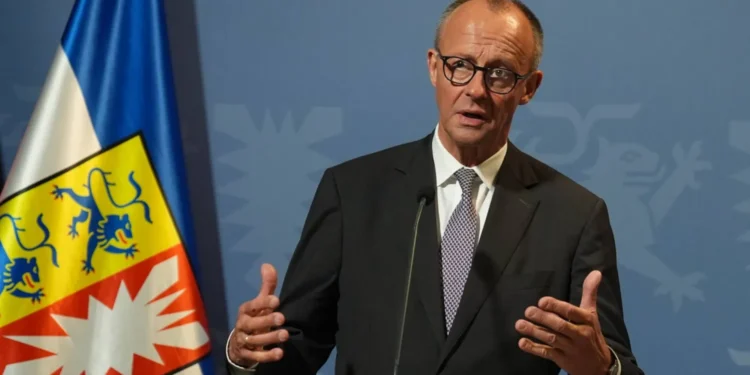 المستشار الألماني يدعو إلى ترحيل لاجئين سوريين إلى بلادهم