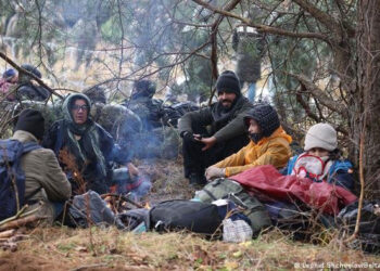 “فلول وأذناب النظام”: تصريح صادم يشعل غضب سوريين في شتاتهم