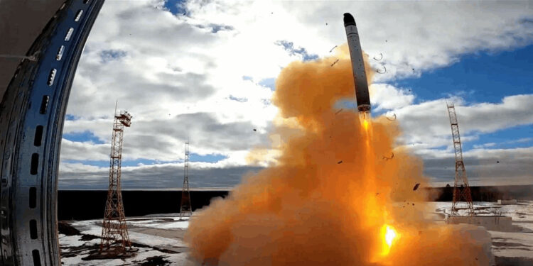 العالم على حافة الهاوية.. هل دخلت واشنطن وموسكو مرحلة “الرعب النووي”؟