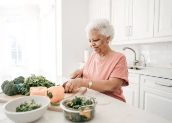 7 أطعمة تحافظ على الشباب بعد سن الستين