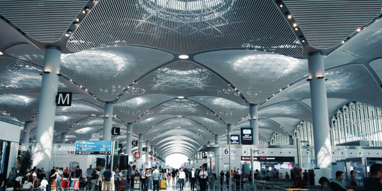 خلال أسبوع واحد… مطار إسطنبول يتصدّر أوروبا بـ1444 رحلة يوميًا