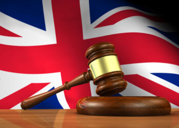 اتهام طبيب بريطاني سابق بالاعتداء جنسيًا على 38 من مريضًا بينهم طفل