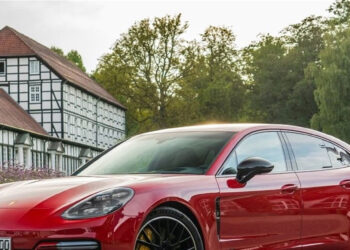 من بينها سيارات “بورش”.. شركة شهيرة تُكافئ موظفيها المتميزين بهذه الطريقة