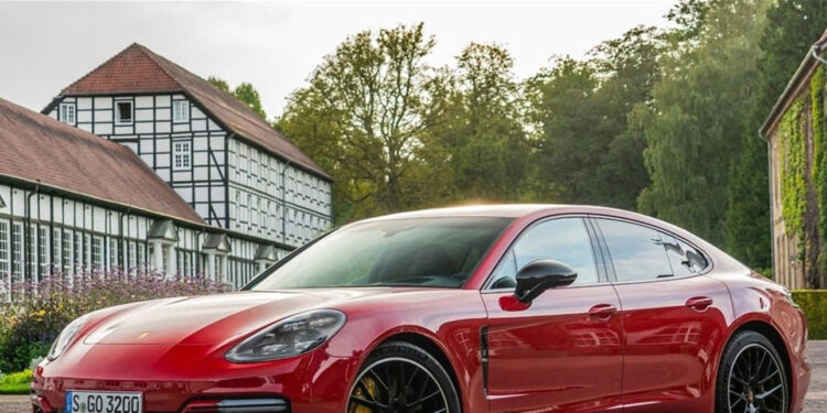 من بينها سيارات “بورش”.. شركة شهيرة تُكافئ موظفيها المتميزين بهذه الطريقة