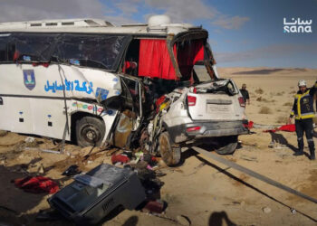 وفاة 5 أشخاص وإصابة 6 في حادث سير على طرق تدمر-دير الزور